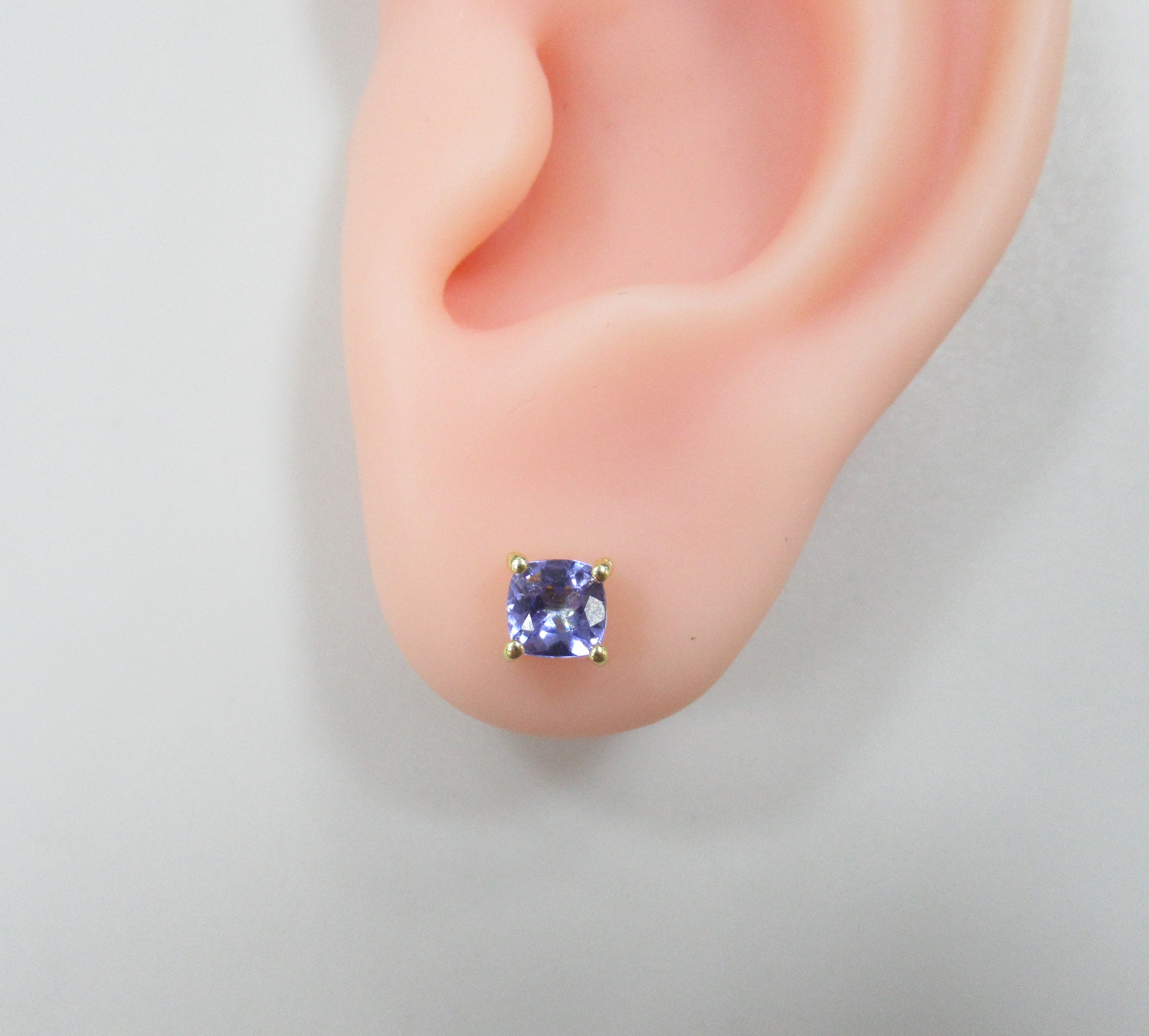 Серебряные серьги-пусеты с танзанитами